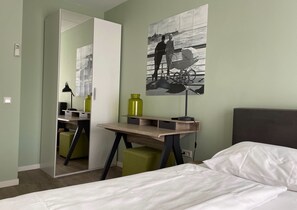 3 slaapkamers, een strijkplank/strijkijzer, reisbedje, wifi