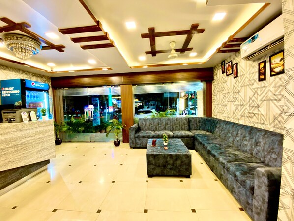 Reception - Hotel Sky Park - Airport Zone (Hyderabad)