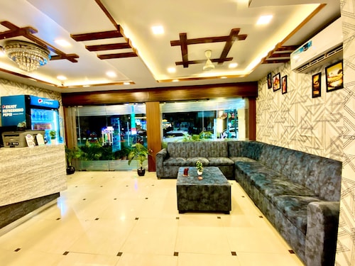 Hotel Sky Park - Airport Zone