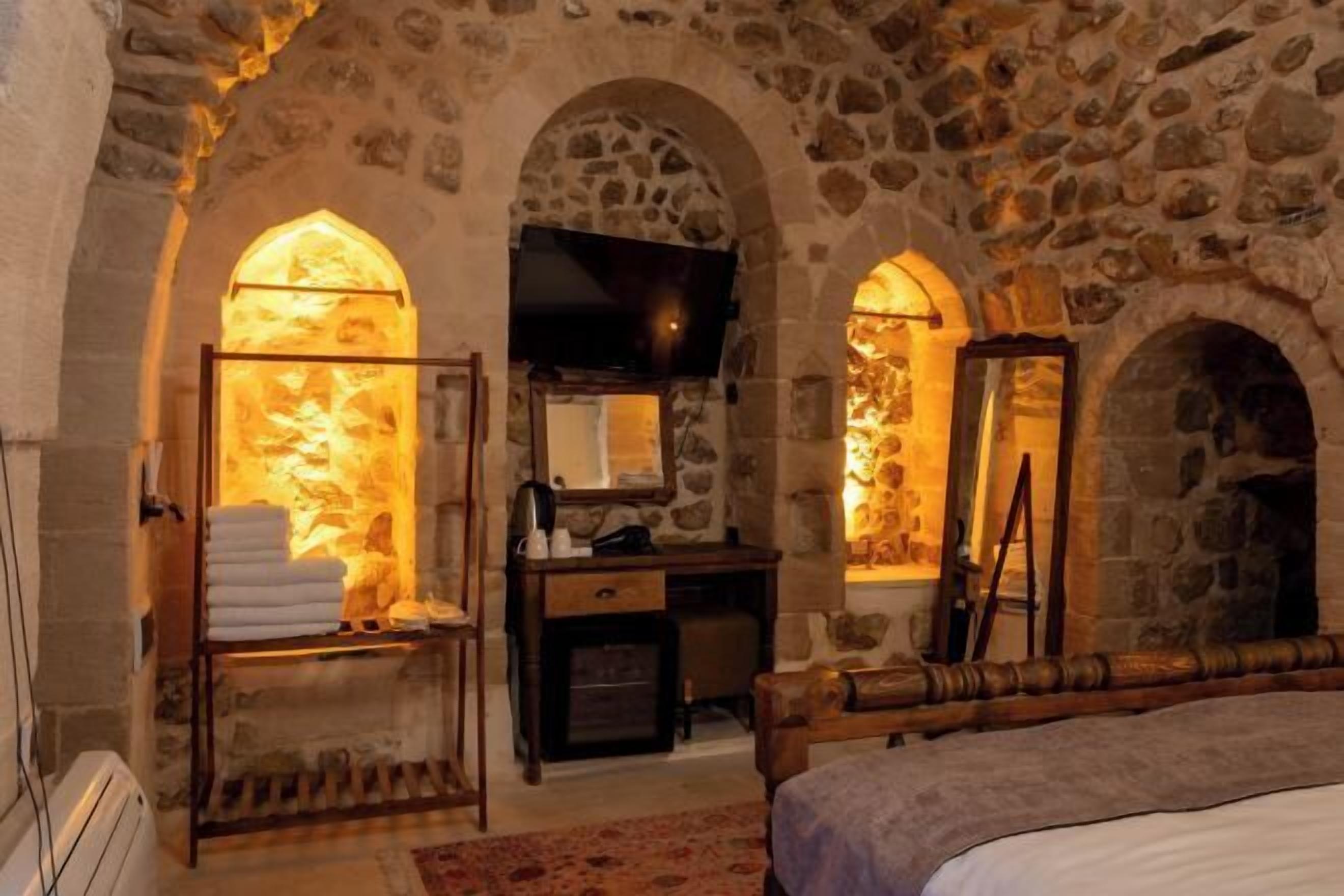 Hypo-allergenic bedding, Tempur-Pedic beds, free minibar items