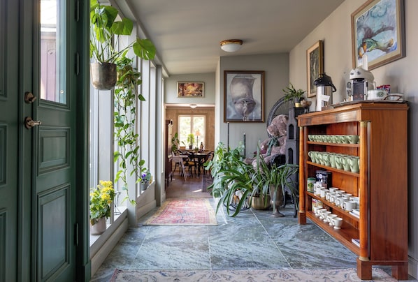 Free daily buffet breakfast - The White brig (Hudiksvall)