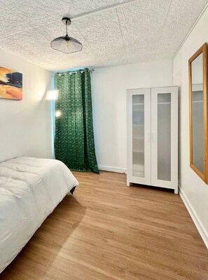 3 bedrooms, iron/ironing board, travel crib, free WiFi