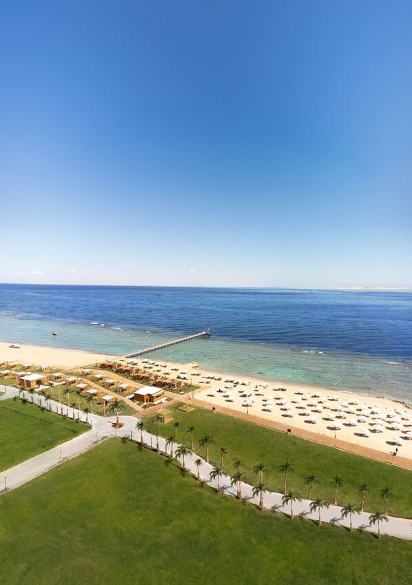 On the beach, beach umbrellas, beach towels, beach bar - Club Prive By Rixos Sharm El Sheikh (Sharm El Sheikh)