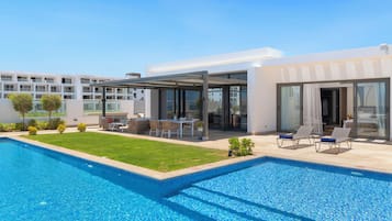 3 outdoor pools