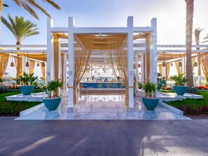 5 من البارات/الاستراحات، بار على حمام السباحة، بار على الشاطئ