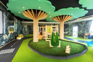 Zona de juegos infantil cubierta