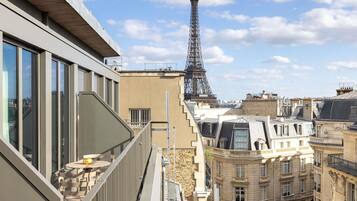 Deluxe Room, 1 King Bed, Balcony (Eiffel Tower View) | Premium bedding, pillowtop beds, in-room safe, desk