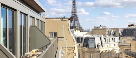 Deluxe Room, 1 King Bed, Balcony (Eiffel Tower View) | Premium bedding, pillowtop beds, in-room safe, desk