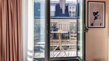 Deluxe-Zimmer, 1 King-Bett, Balkon (Eiffel Tower View) | Hochwertige Bettwaren, Pillowtop-Betten, Zimmersafe, Schreibtisch