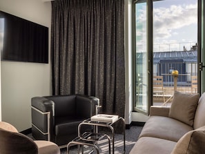 Premium bedding, pillow-top beds, in-room safe, desk