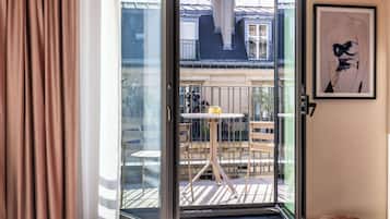 Deluxe Room, 1 King Bed, Balcony (Eiffel Tower View)