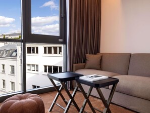 Suite junior, 1 cama de matrimonio con sofá cama | Ropa de cama de alta calidad y colchones con acolchado adicional