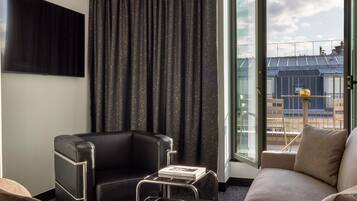 Suite, 1 Queen Bed with Sofa bed (Designer) | Premium bedding, pillowtop beds, in-room safe, desk