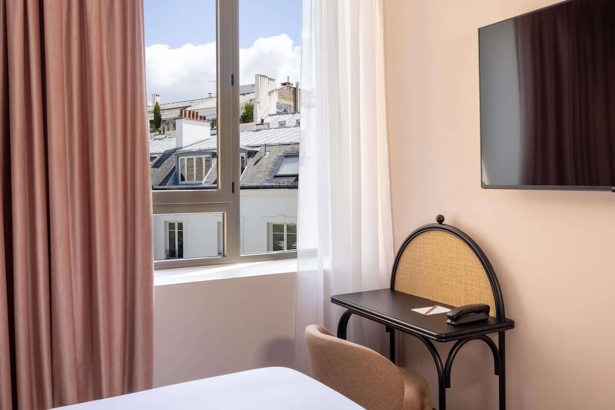 Premium bedding, pillowtop beds, in-room safe, desk