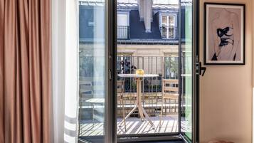 Deluxe Room, 1 King Bed, Balcony (Eiffel Tower View) | Premium bedding, pillowtop beds, in-room safe, desk