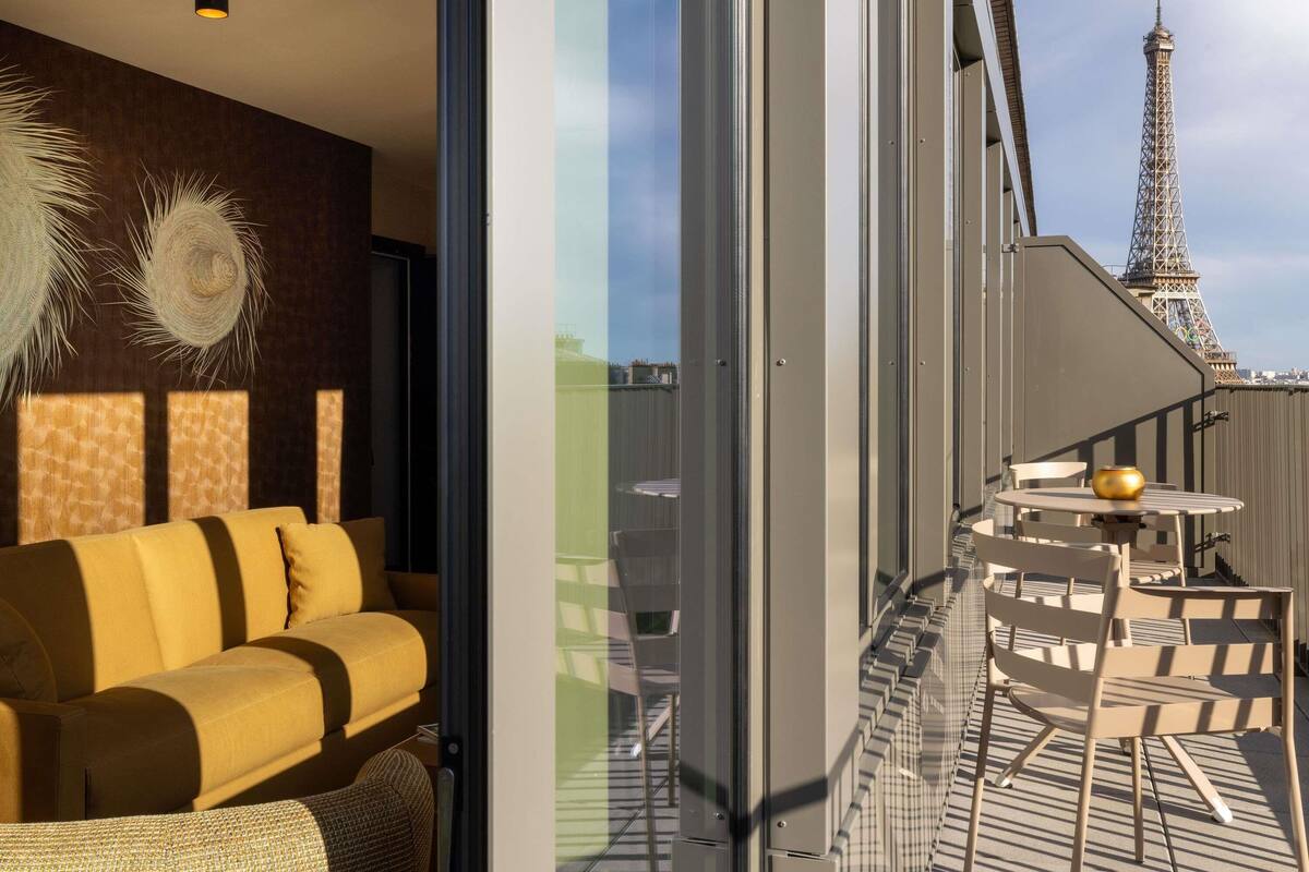 Suite, 1 Double Bed with Sofa bed | Premium bedding, pillow-top beds, in-room safe, desk