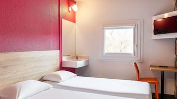 Room, 1 Double Bed | Soundproofing