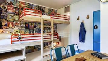 Chambre, plusieurs lits | Wi-Fi gratuit, draps fournis