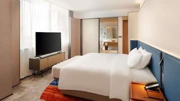 Suite, 1 cama King size | Ropa de cama de alta calidad, edredón y minibar