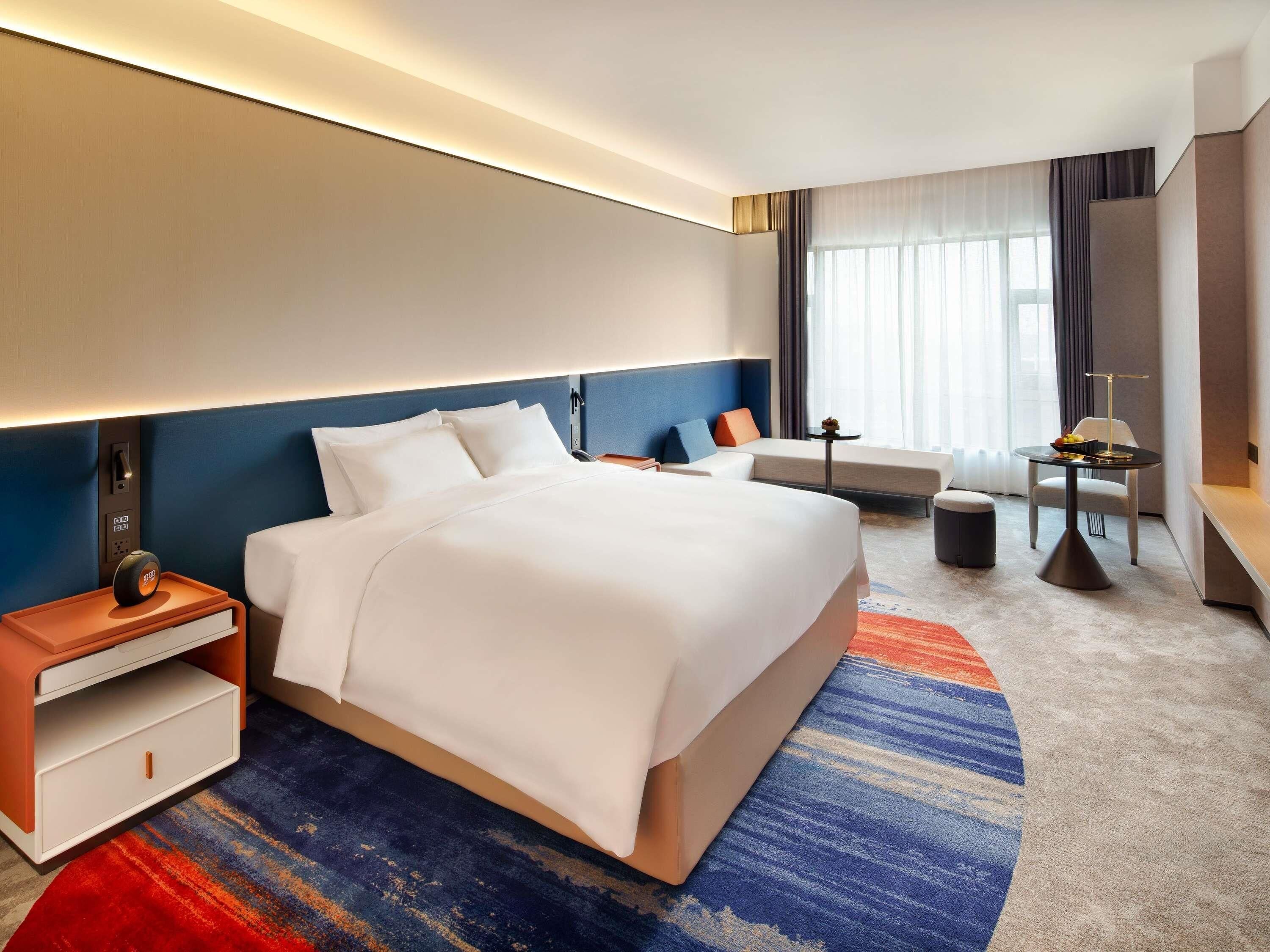 Superior Room, 1 King Bed | Minibar, in-room safe, desk, laptop workspace