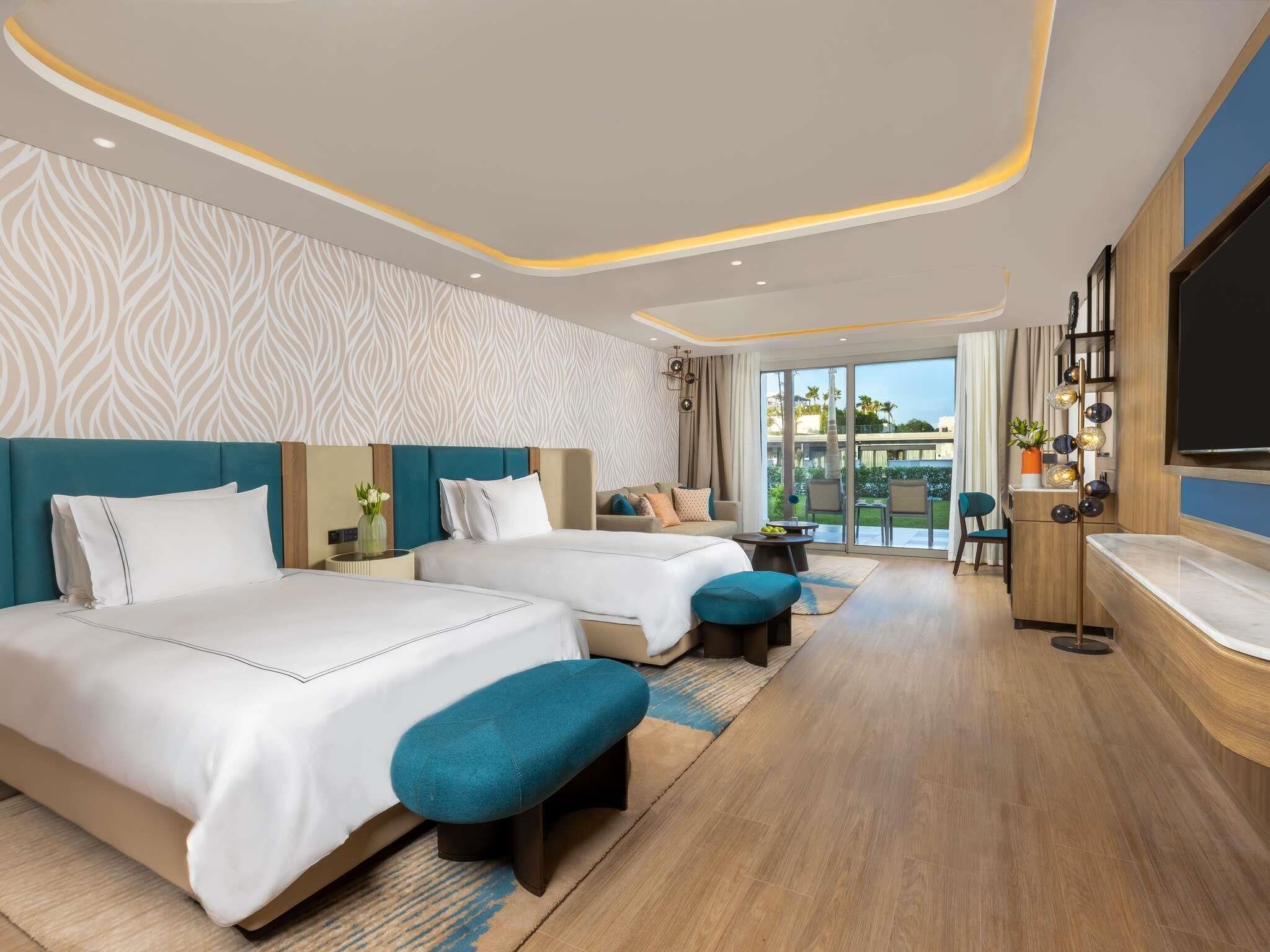 Deluxe Room Beach side | Premium bedding, free minibar, in-room safe, blackout drapes