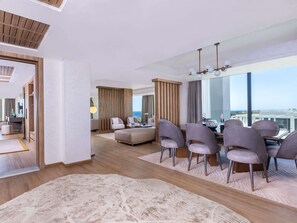 Ropa de cama de alta calidad y minibar con artículos gratuitos