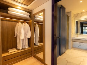 Premium bedding, free minibar, in-room safe, blackout curtains