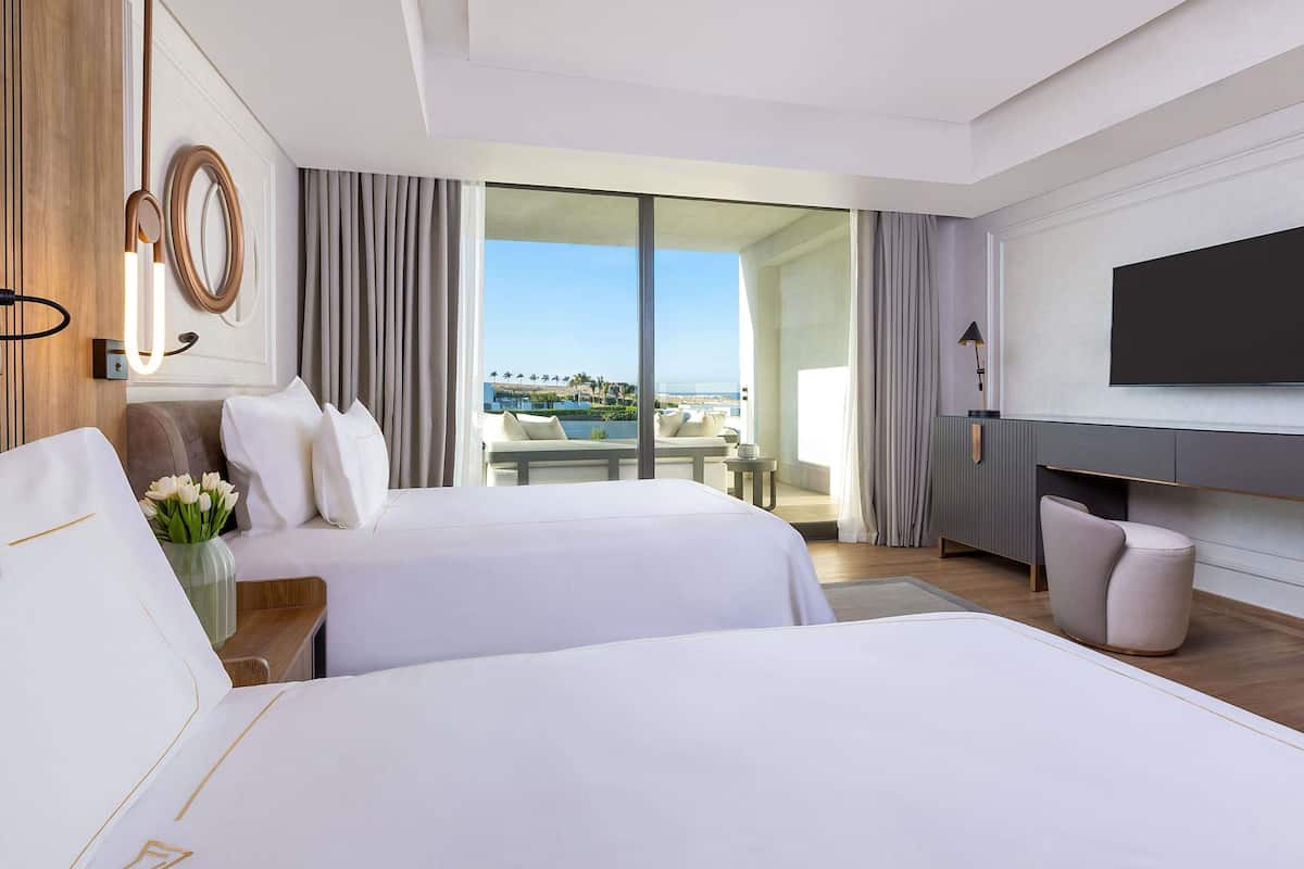 Presidential Suite Beach Side | Premium bedding, free minibar, in-room safe, blackout drapes
