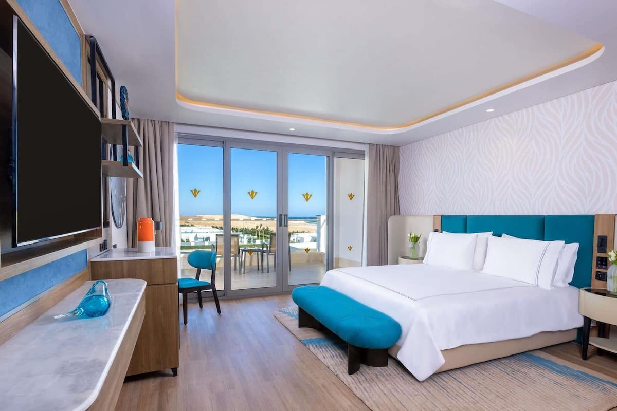 Superior Room Beach side | Premium bedding, free minibar, in-room safe, blackout drapes