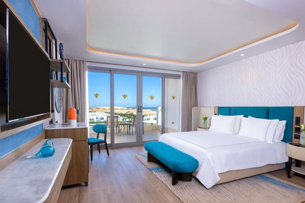 Superior Room Beach side | Premium bedding, free minibar, in-room safe, blackout curtains