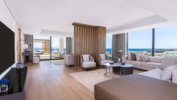 Ropa de cama de alta calidad y minibar con artículos gratuitos