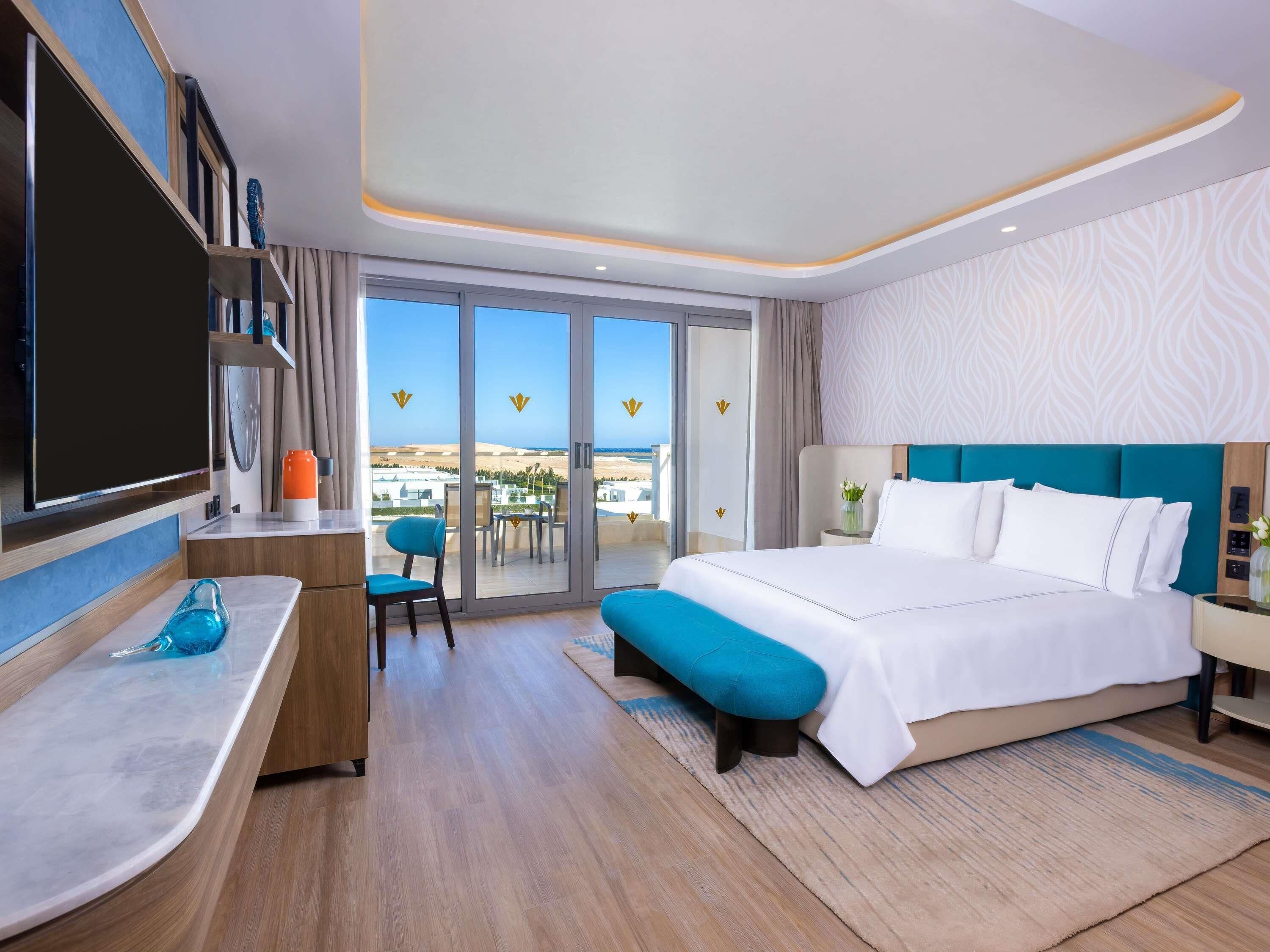 Superior Room Beach side | Premium bedding, free minibar, in-room safe, blackout drapes
