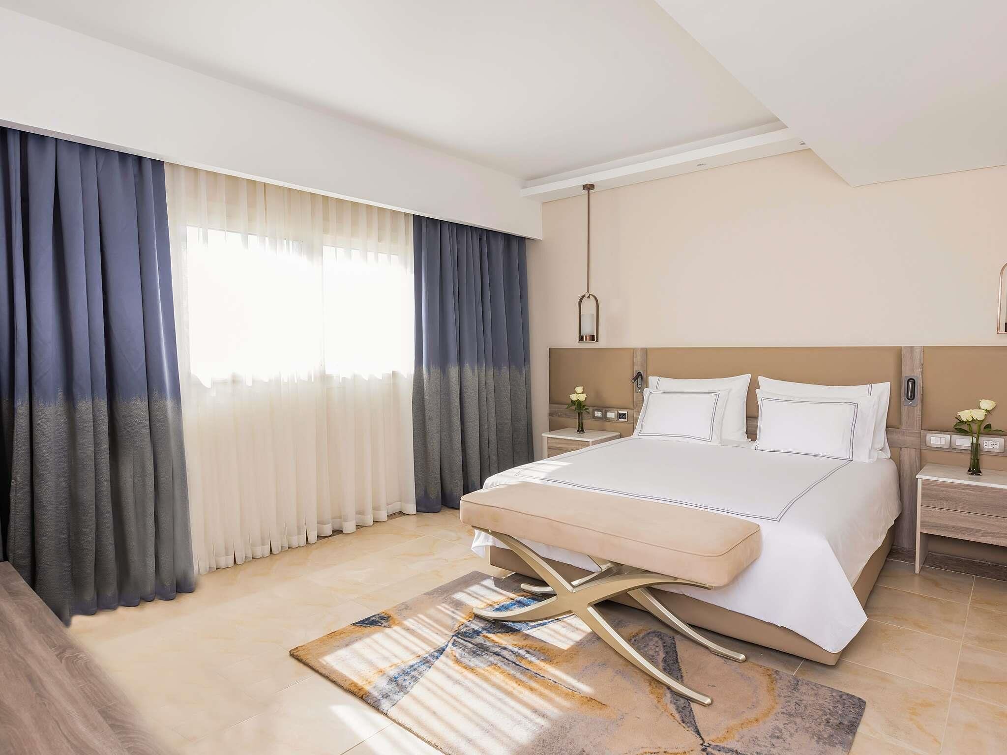 Senior Suite Blue Planet | Premium bedding, free minibar, in-room safe, blackout drapes