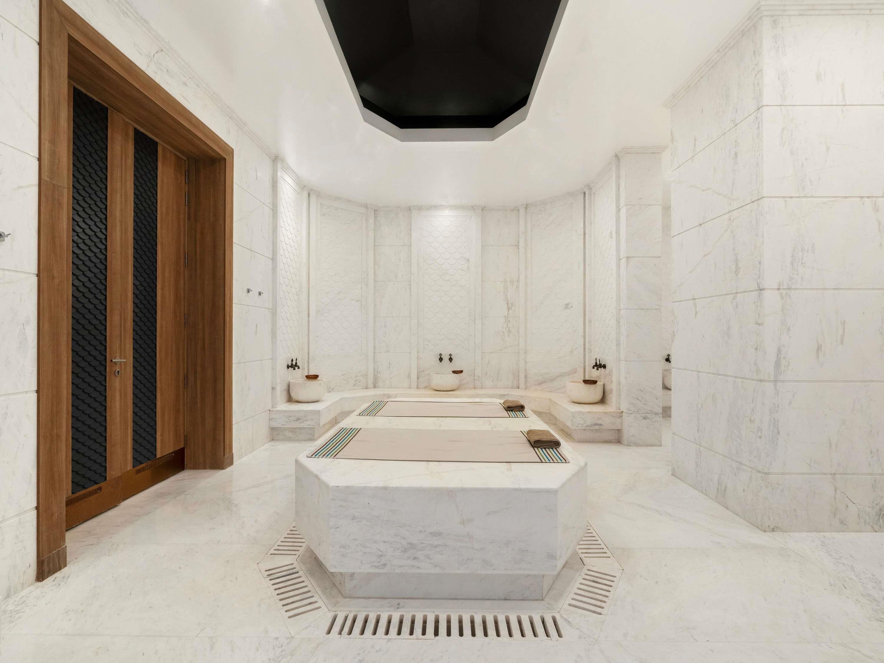 Sauna, poreallas, höyrysauna, turkkilainen sauna, vartalohoitoja