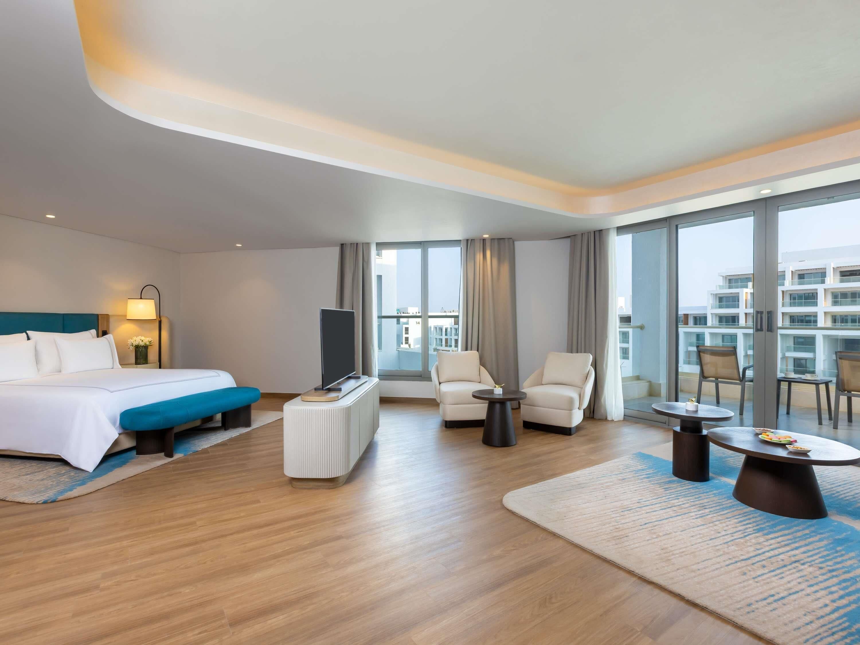 Junior Suite Beach Side | 고급 침구, 무료 미니바, 객실 내 금고, 암막 커튼