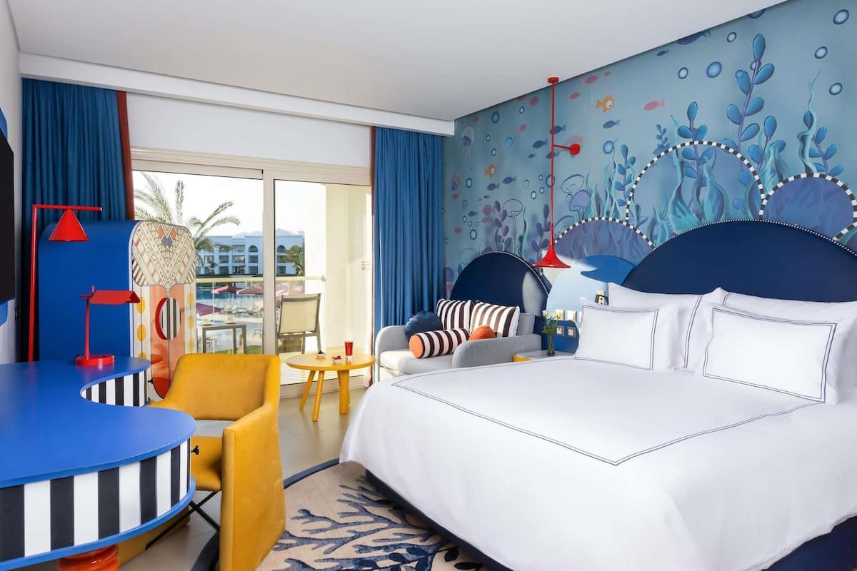 Suite junior, 1 cama matrimonial | Ropa de cama de alta calidad y artículos del minibar gratis