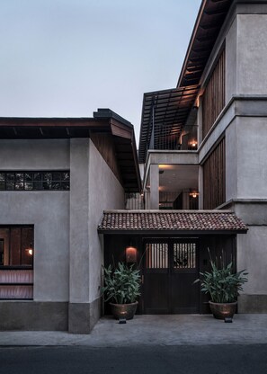 Front of property - Hangzhou West Lake Anyu Hotel (Hangzhou)