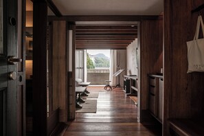 Habitació amb dos llits individuals de luxe | Llençols de cotó egipci, roba de llit d'alta qualitat i cobrellits 