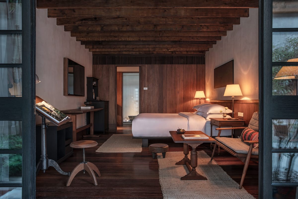 Luxe tweepersoonskamer | Individueel gedecoreerd, een bureau, gratis wifi, beddengoed