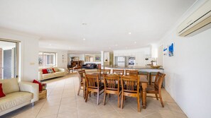 Smart TV - Taine Court - Lifestyle Yamba (YAMBA)