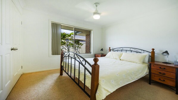 4 bedrooms, iron/ironing board