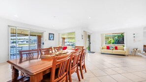 Dining - Taine Court - Lifestyle Yamba (YAMBA)