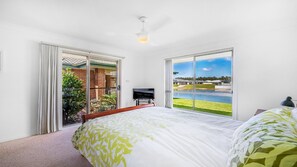 4 bedrooms, iron/ironing board