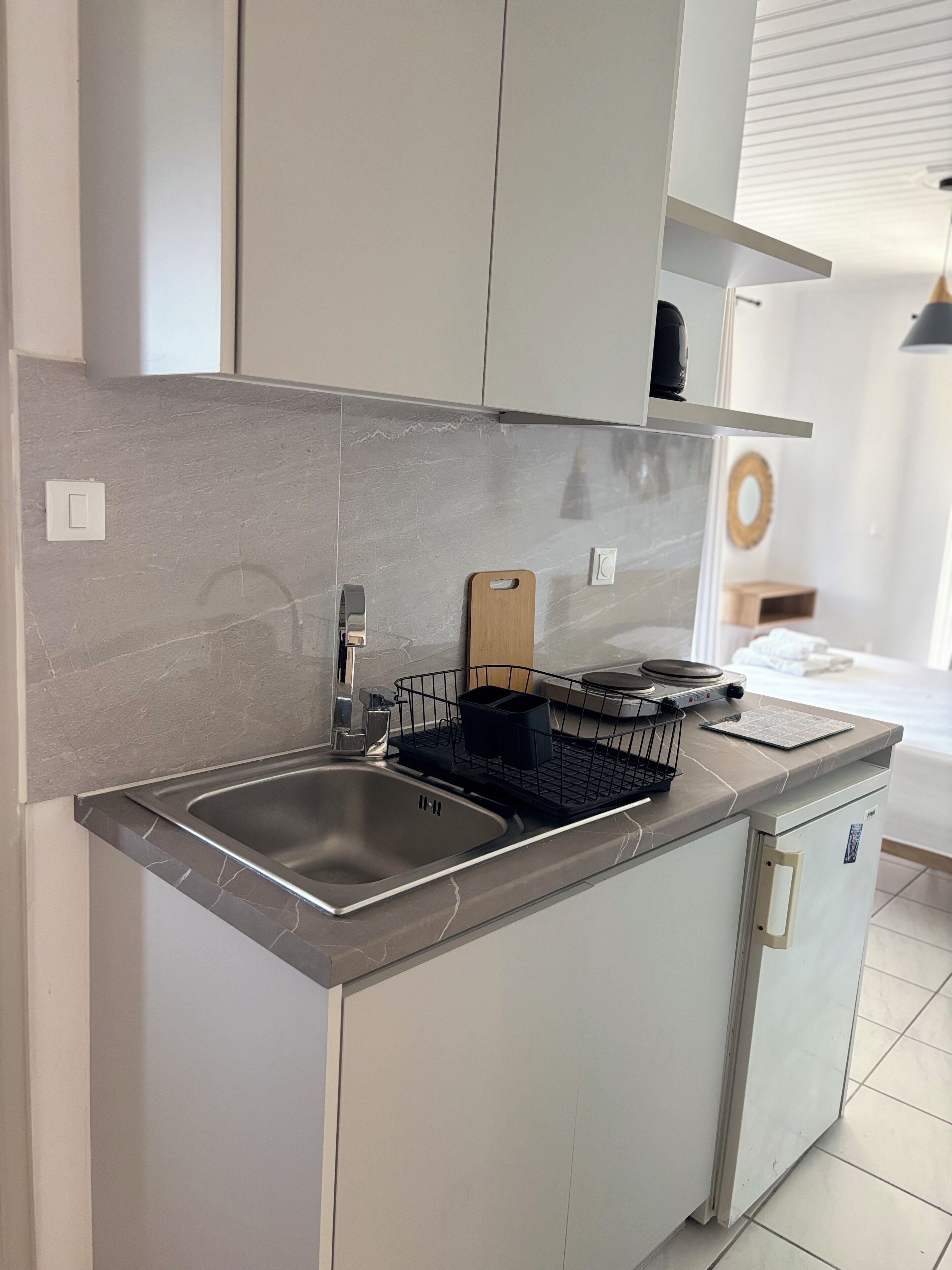 Studio Confort, 1 grand lit, balcon, vue mer | Cuisine privée | Mini réfrigérateur, plaque de cuisson, bouilloire électrique