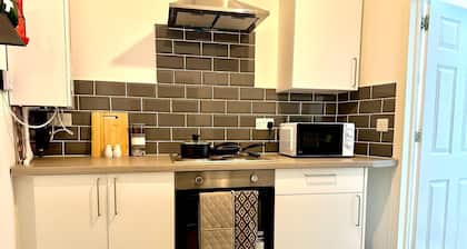 Modern 2 Bedroom Apartment - Neath Port Talbot Near Briton Ferry Train Station