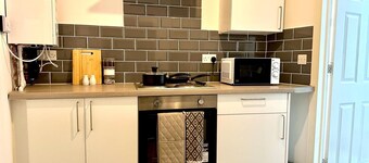 Modern 2 Bedroom Apartment - Neath Port Talbot Near Briton Ferry Train Station