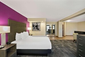 Room - La Quinta Inn & Suites by Wyndham Columbus MS (Columbus)