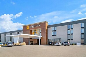Exterior - La Quinta Inn & Suites by Wyndham Columbus MS (Columbus)