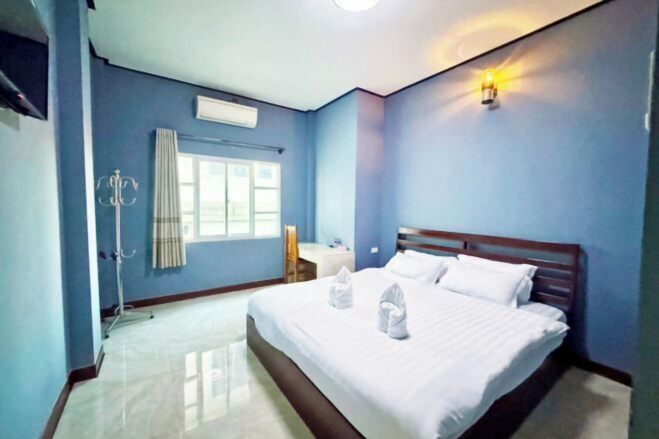 特色装修、特色家居、办公桌、隔音