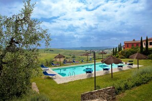 Outdoor pool - Cozy apartment for visiting Tuscany. Pets allowed. (Cerreto Guidi)